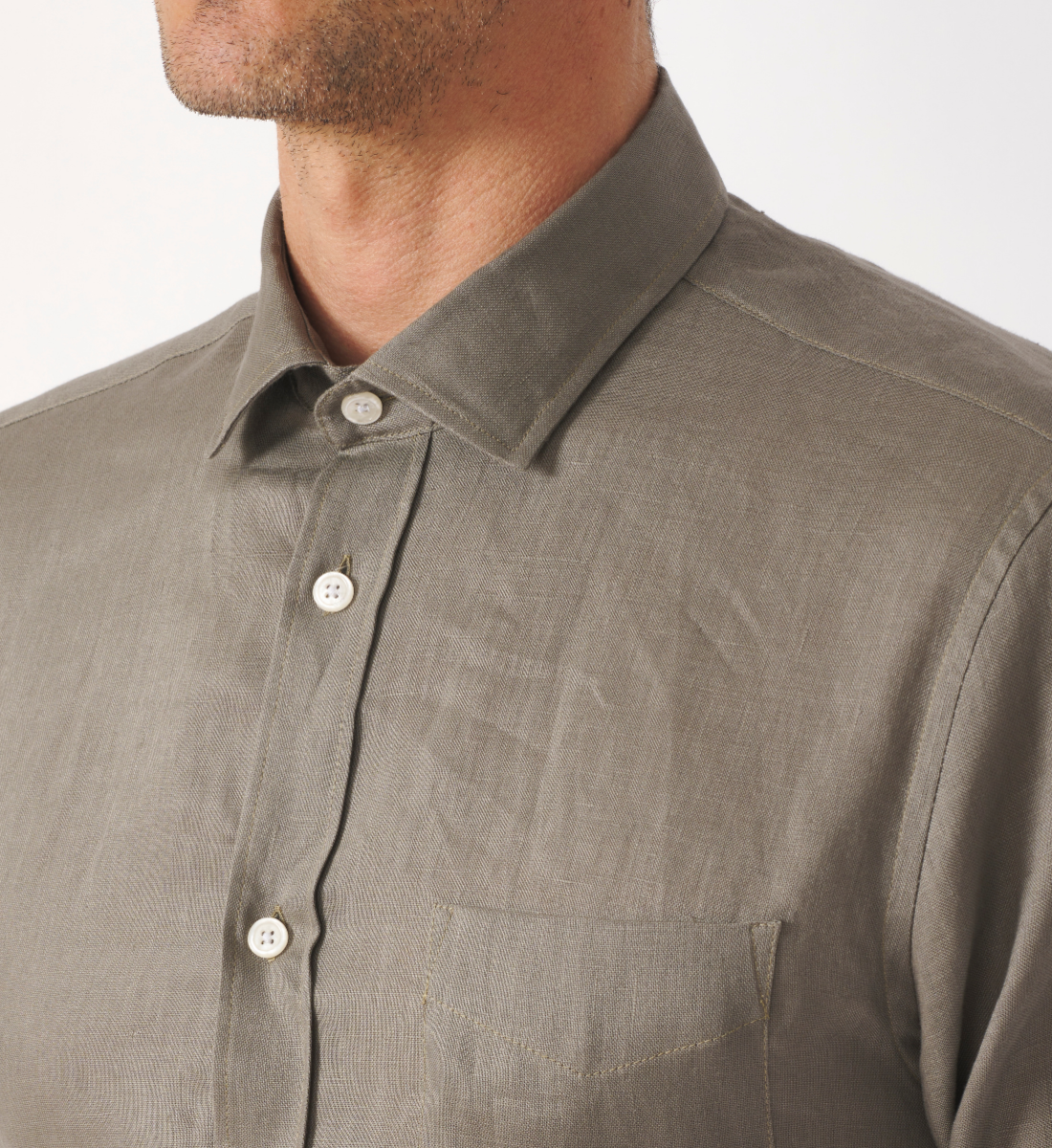 Chemise taupe en lin coupe droite