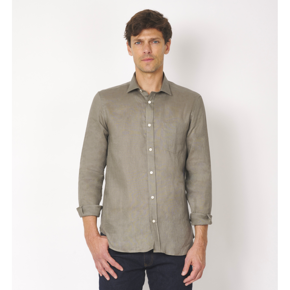 Chemise taupe en lin coupe droite