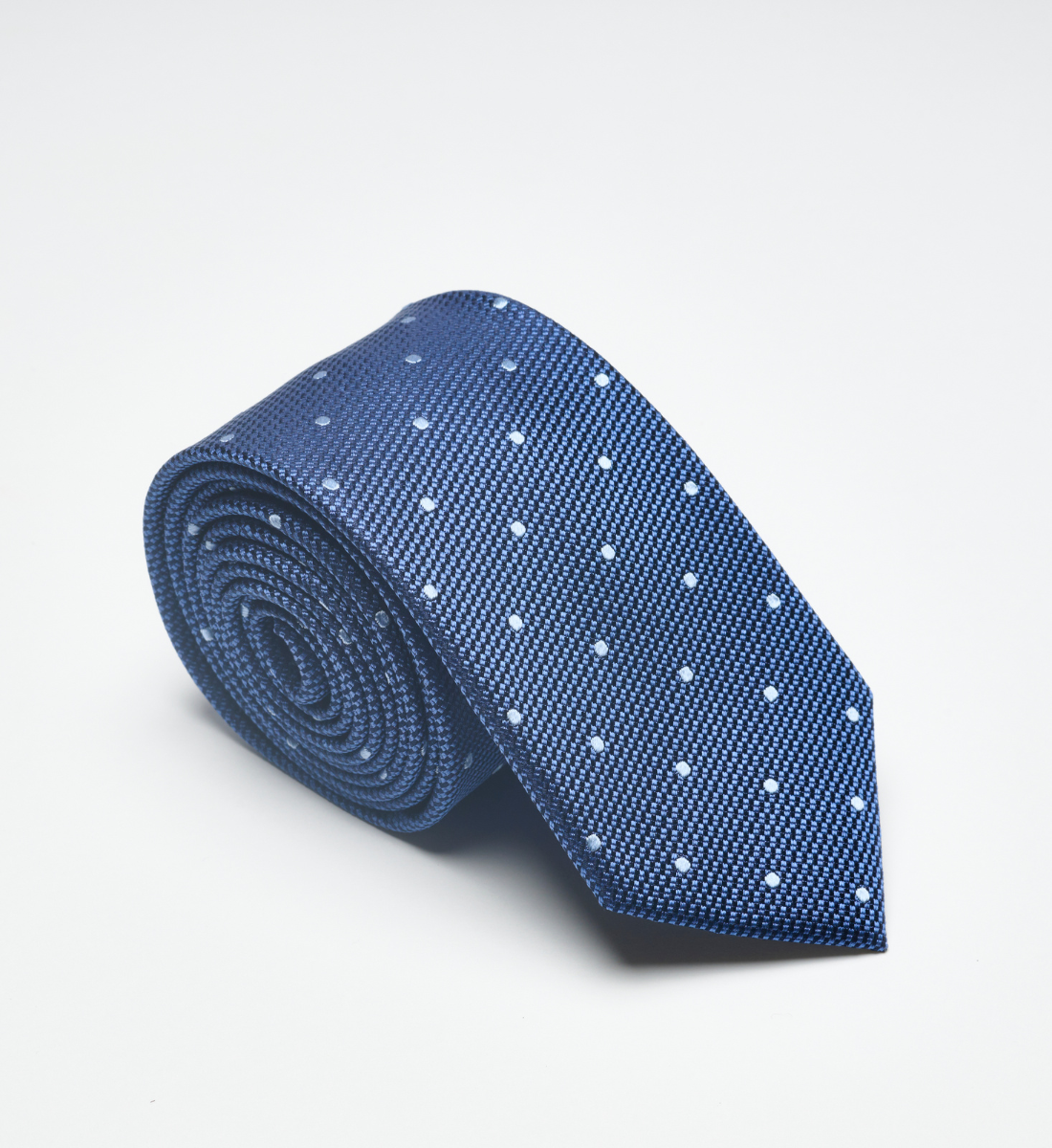 Cravate en soie bleue à pois